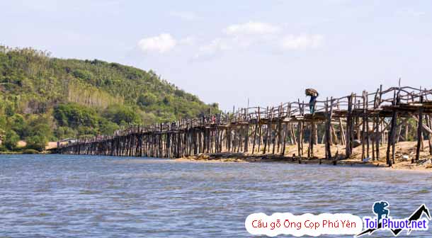 Sông nước mênh mông ở Cầu gỗ Ông Cọp Phú Yên
