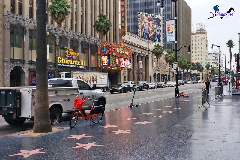 Đại lộ Hollywood Mỹ và những ngôi sao 5 cánh biết nói (1)