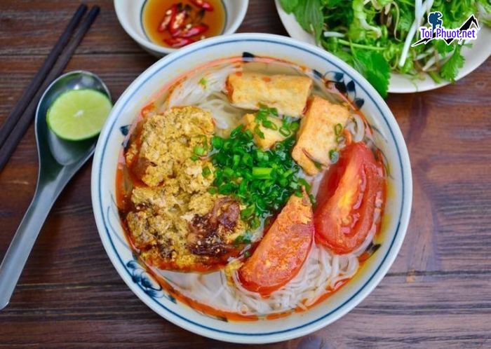 Bún riêu cua đồng là một món ăn truyền thống của người Việt Nam (2)