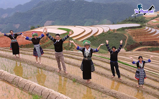 Dịch vụ chụp ảnh check in ruộng bậc thang điểm chụp ảnh đẹp ở Khe Táu được nhiều du khách ghé qua (1)