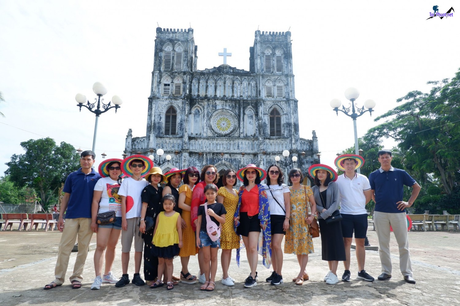 Dịch vụ đặt tour ngắm cảnh bình minh ở Phú Yên xứ sở hoa vàng trên cỏ xanh (3)