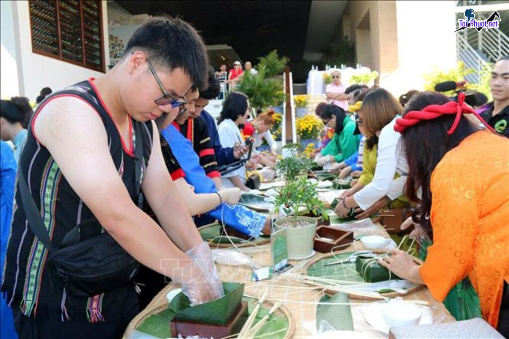 Dịch vụ tổ chức lễ hội nấu bánh chưng ngày Tết dành cho khách du lịch  (2)