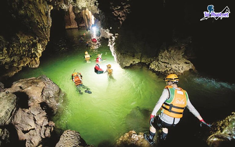 Dịch vụ tour du lịch mạo hiểm hang Sơn Đoòng Hang động lớn nhất thế giới (3)