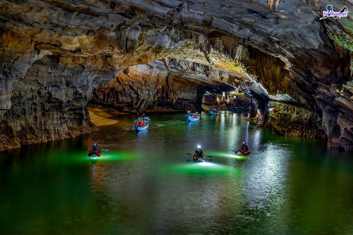 Dịch vụ tour tham quan động Phong Nha tham quan vẻ đẹp động nước và động khô (1)