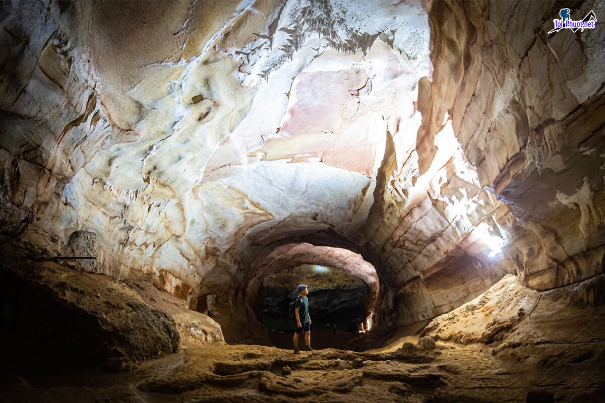 Dịch vụ tour tham quan động Phong Nha tham quan vẻ đẹp động nước và động khô (2)