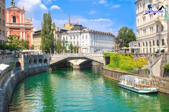 Du lịch Slovenia khám phá một quốc gia gồm hồ núi và kiến ​​trúc đẹp đẽ kết hợp (8)