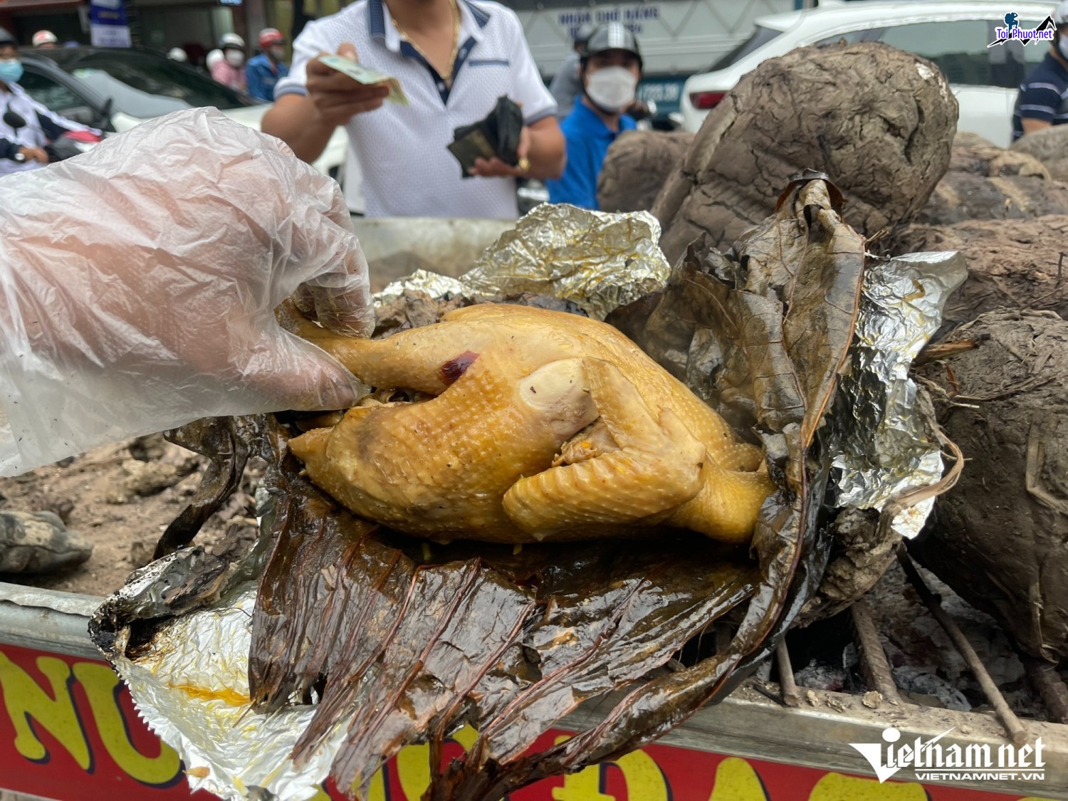 Gà nướng đất sét Bình Phước đặc sản thơm ngon của việc nướng gà bằng đất sét