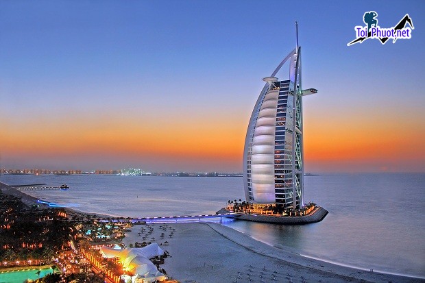 Khách sạn Dubai Burj Al Arab ược mệnh danh là một trong những khách sạn xa xỉ nhất thế giới (1)