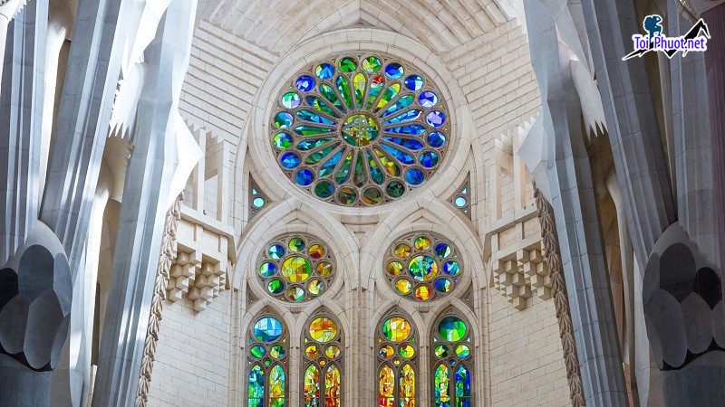 Khám phá nhà thờ Sagrada Familia Tây Ban Nha kiệt tác của kẻ điên hay thiên tài (2)