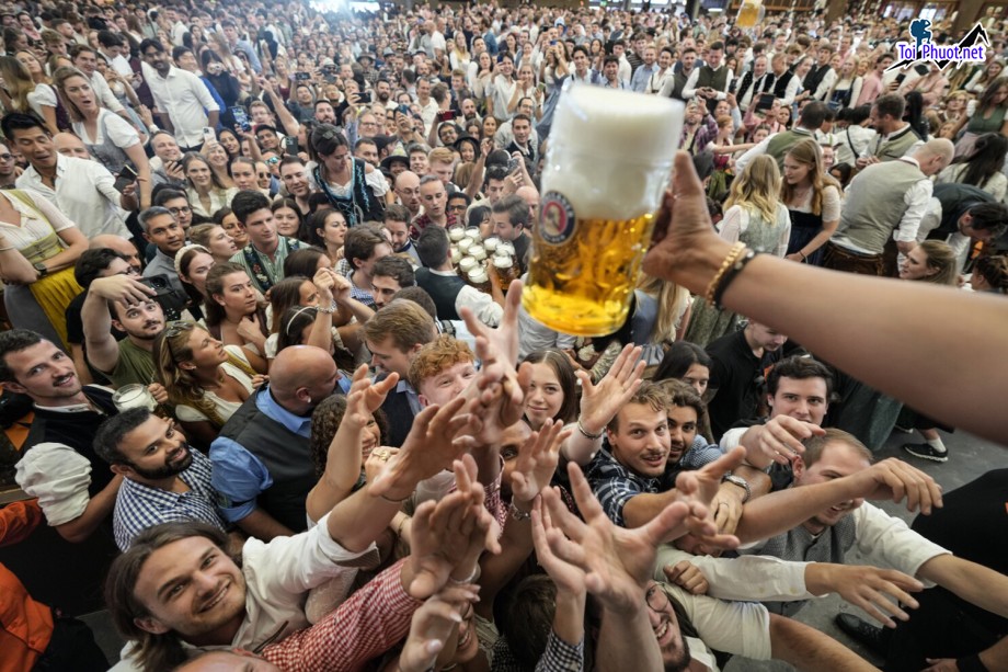 Lễ hội bia Oktoberfest Đức và những trải nghiệm du lịch mùa thu tuyệt vời nước Đức (1)