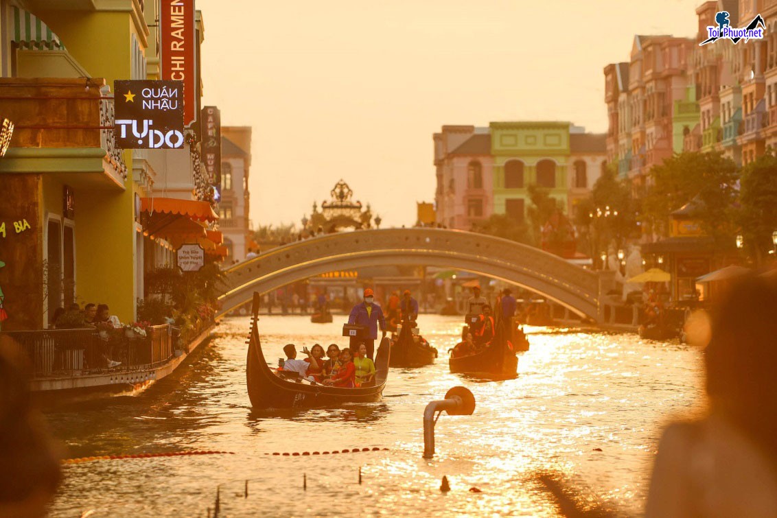 Review Trải nghiệm chèo thuyền gondola Venice trải nghiệm khó quên (3)