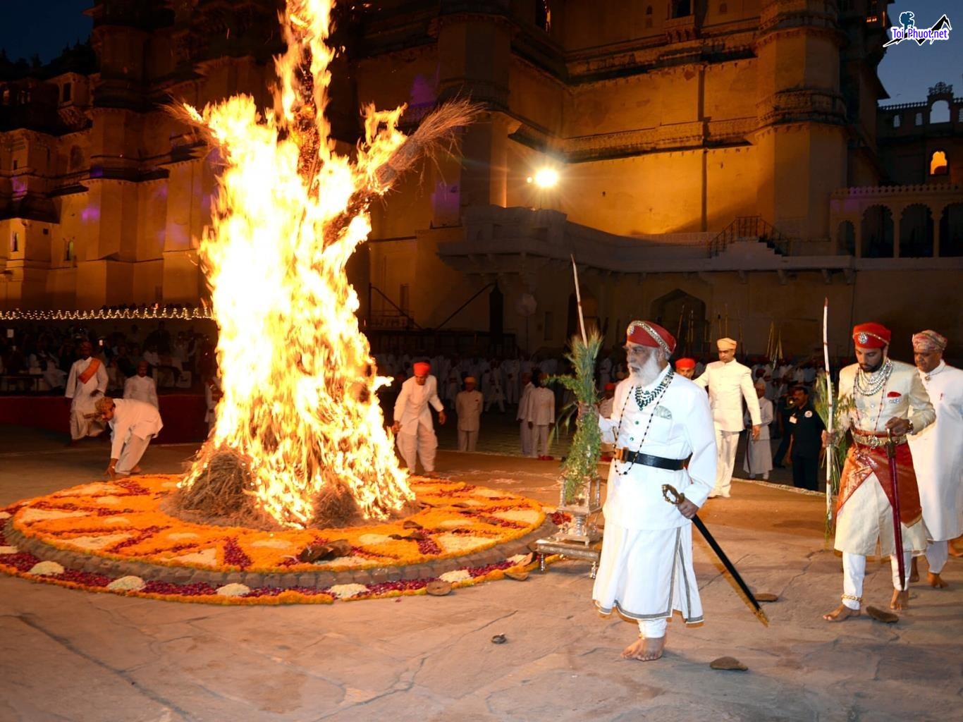 Trải nghiệm Lễ hội tôn giáo Ấn Độ Holi một lễ hội rực rỡ sắc màu ấn tượng (4)