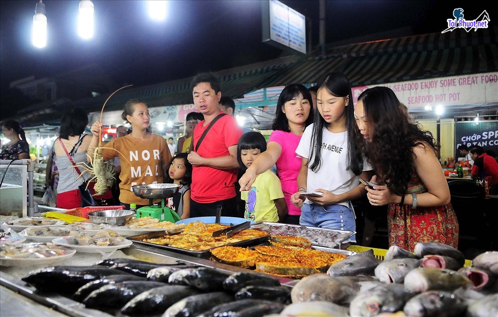 Những nét đẹp Chợ đêm trung tâm thương mại tỉnh Việt Trì Phú Thọ (1)