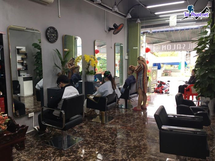 Top 11 Hair salon cắt tóc ngắn đẹp nhất tỉnh Cà Mau chuyên nghiệp và thái độ phục vụ nhiệt tình (2)