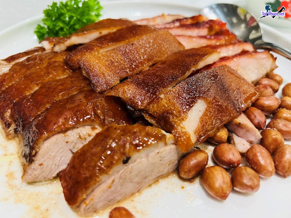 Top 10 Quán vịt quay ngon nhất  Ninh Bình không gian rộng rãi, thoáng mát (3)
