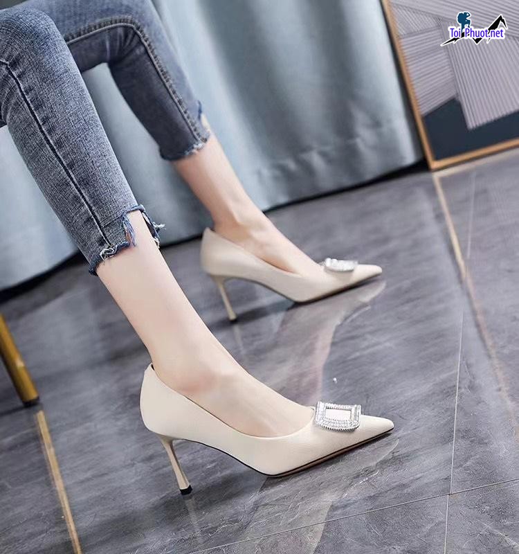 Top 10 Shop giày nữ đẹp được yêu thích nhất Hồ Chí Minh nhiều lựa chọn đa dạng (2)