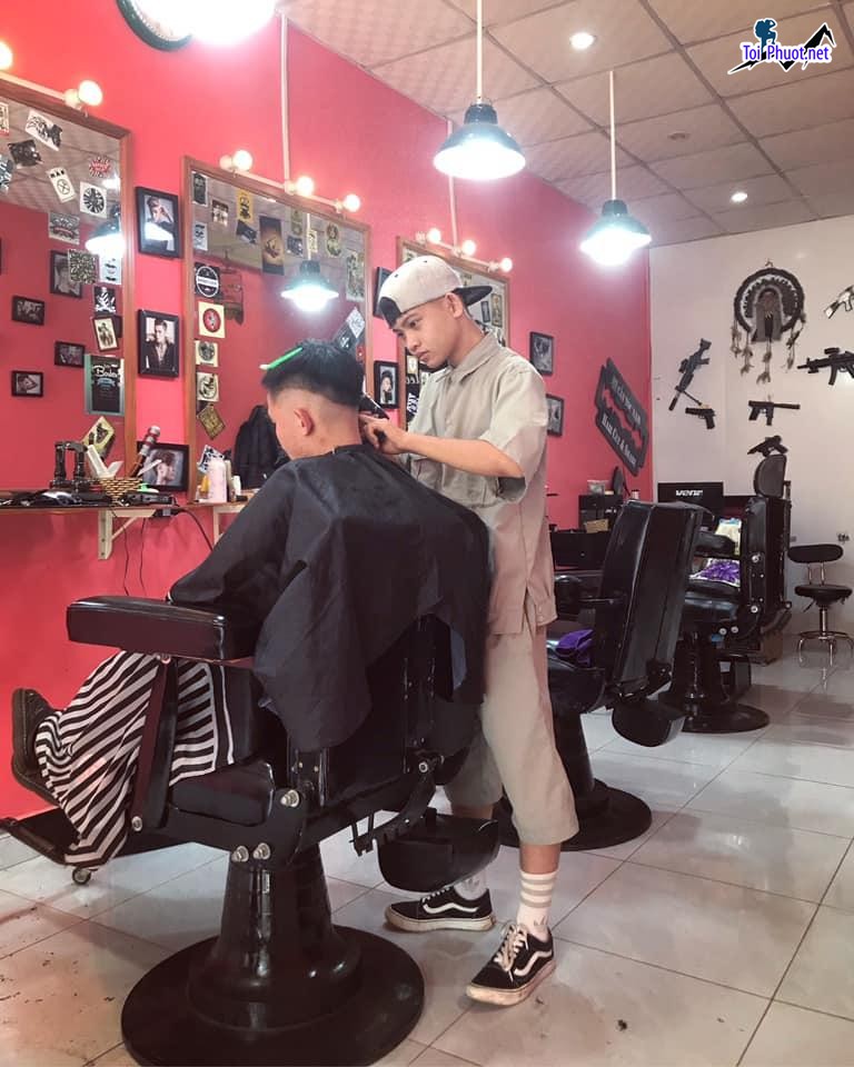 Top 10 Tiệm cắt tóc nam đẹp nhất tại Gia Lai tiệm rất sang trọng và độc đáo (3)