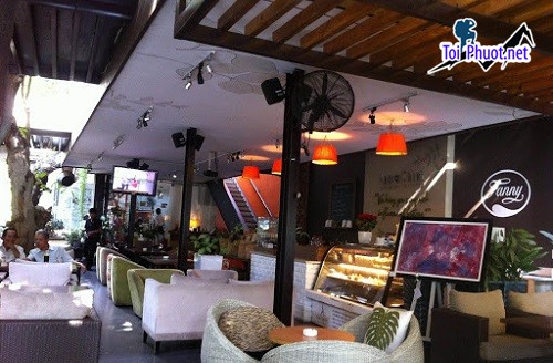 Top 6 Phòng trà nổi tiếng nhất Cần Thơ đội ngũ nhân viên thân thiện (2)