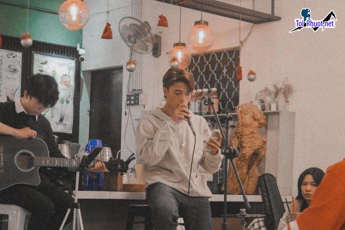 Top 7 Quán Cafe Acoustic lãng mạn nhất Thừa Thiên – Huế bạn nên đến nhất giá rẻ (2)