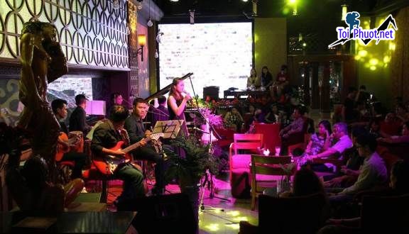 Top 7 Quán Cafe Acoustic lãng mạn nhất Thừa Thiên – Huế bạn nên đến nhất giá rẻ (3)