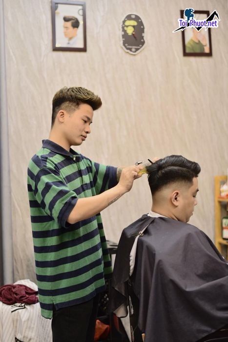Top 7 Tiệm cắt tóc nam đẹp nhất tại Tuyên Quang không khí thân thiện và thoải mái (2)
