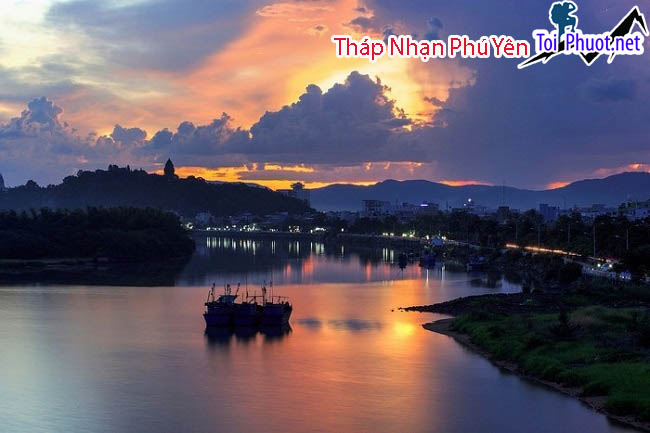 Hình ảnh trữ tình của Núi Nhạn Sông Đà