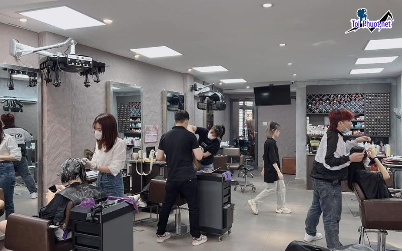 Top 11 Tiệm cắt và tạo kiểu tóc đẹp nhất Khánh Hòa phù hợp với khuôn mặt của bạn (5)