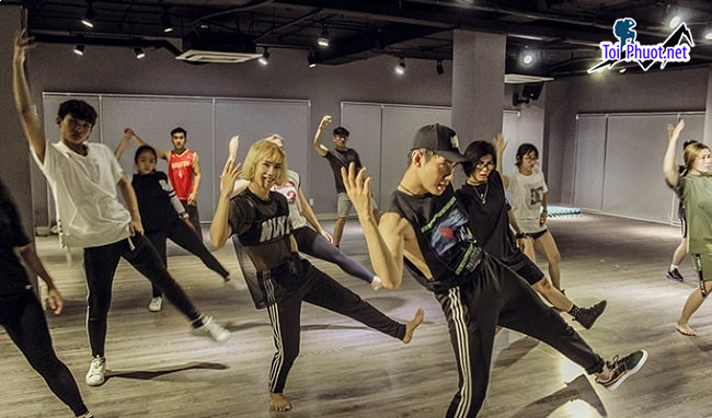 Top 11 Trung tâm dạy nhảy hiện đại tốt nhất ở Đà Nẵng sông động và nhiệt huyết (3)