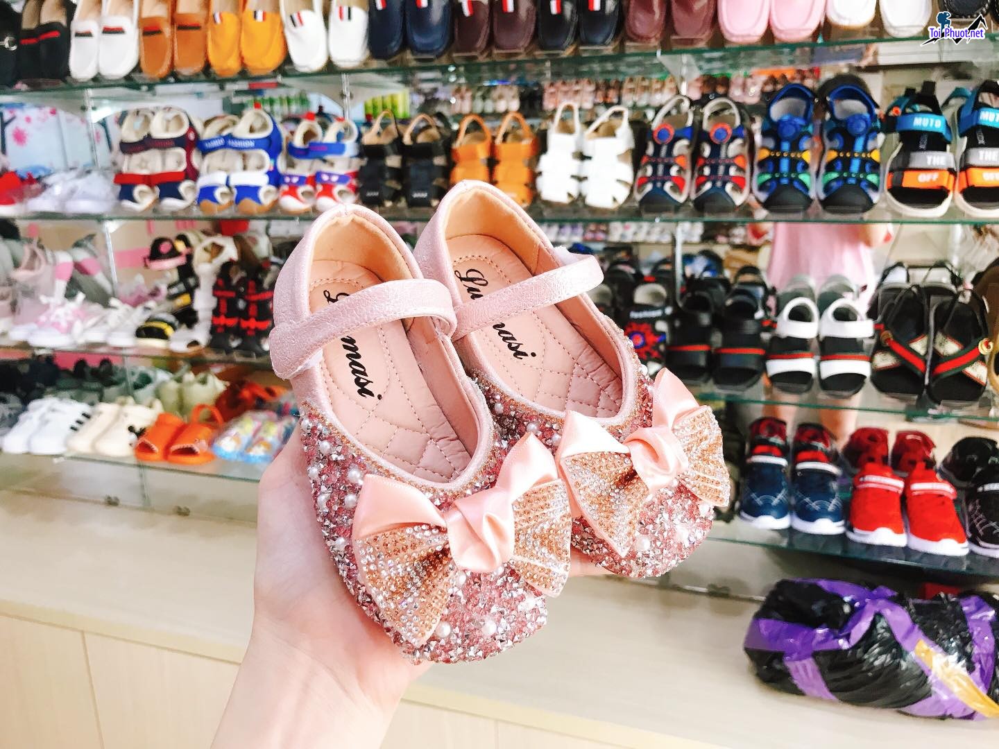 Top 10 Shop bán giày trẻ em đẹp và chất lượng nhất Hà Nội kiểu dáng hiện đại