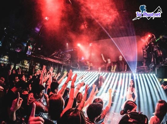 Top 5 Quán bar nổi tiếng nhất Hà Tĩnh phong cách phục vụ chuyên nghiệp (4)