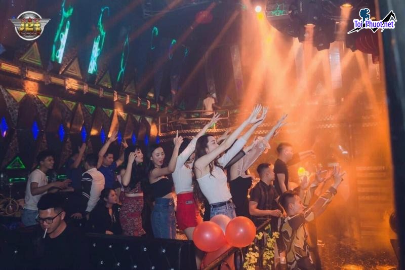 Top 5 Quán bar nổi tiếng nhất Thủ Dầu Một Bình Dương âm nhạc đỉnh cao, cùng bạn bè tận hưởng không khí vui (3)