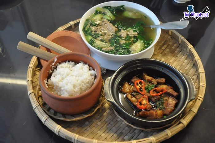 Top 5 Quán cơm ngon nhất Hòa Bình với những món ăn cực kì ngon (1)