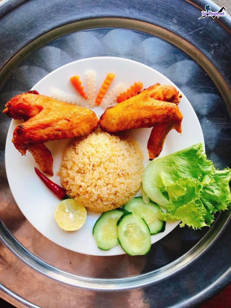 Top 5 Quán cơm ngon nhất Quảng Ngãi giao hàng nhanh cho khách đặc (1)