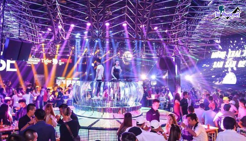 Top 6 Quán bar nổi tiếng nhất Hải Phòng quy mô âm thanh chuyên nghiệp (2)
