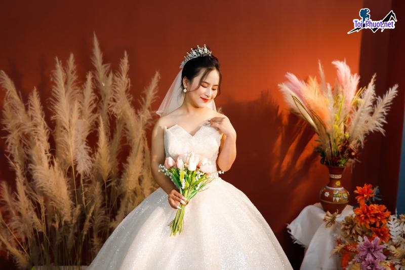 Top 7 Địa chỉ may và cho thuê váy cưới đẹp nhất Lạng Sơn hoạ tiết tỉ mỉ