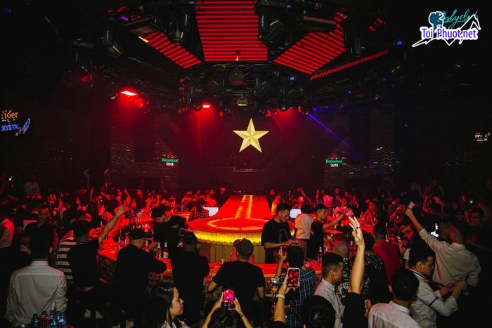Top 7 Quán bar nổi tiếng nhất Hạ Long Quảng Ninh không gian sôi động (3)