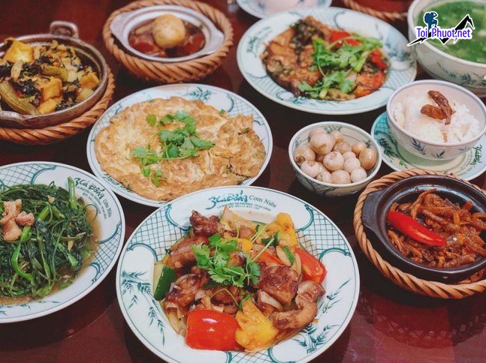 Top 8 Quán cơm ngon nhất Bến Tre không gian ấm cúng và thân thiện (2)