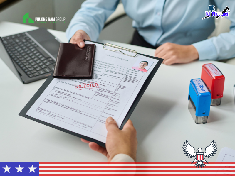 What types of student insurance are available in the US (1)